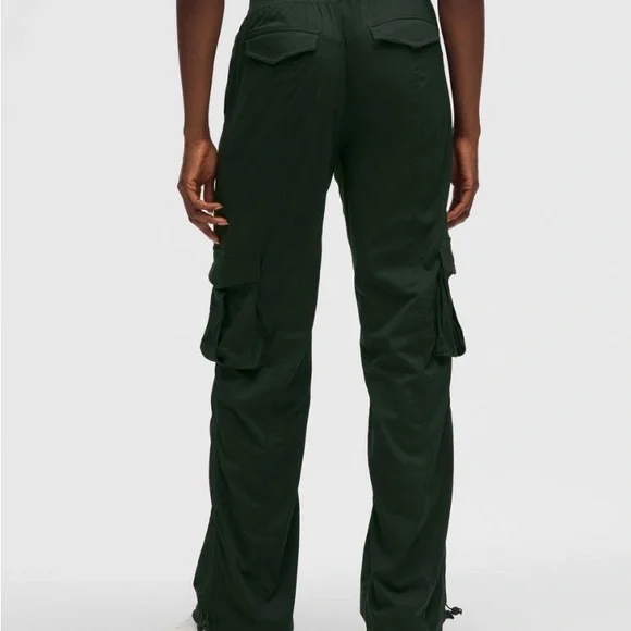 Lululemon dance studio cargo
